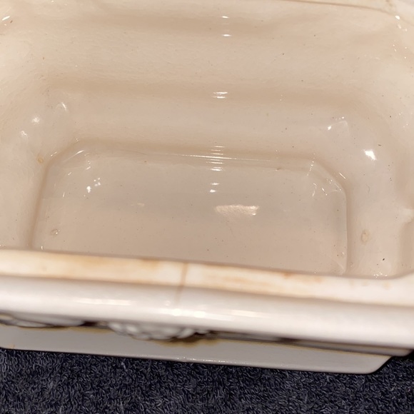 Very Vintage Gravy Bowl with Lid & Attached Saucer - Picture 7 of 9